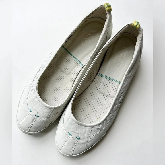 Ecco Lite Skimmer Flats Off White size 38 Womens Comfort Coastal - Picture 1 of 12